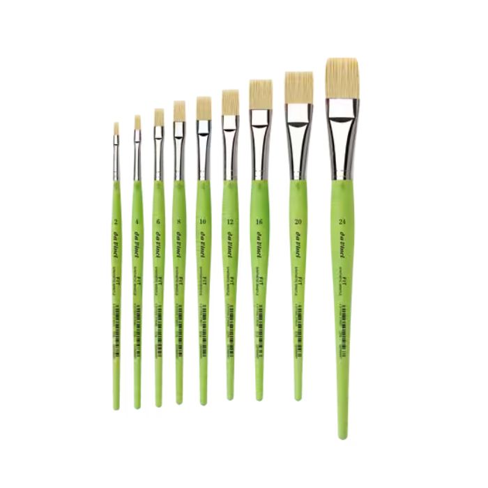 da Vinci FIT Synthetic Bristle serie 379, flade pensler i forskellige størrelser med lyse syntetiske børster, sølvfarvede ferruler og grønne skafter.